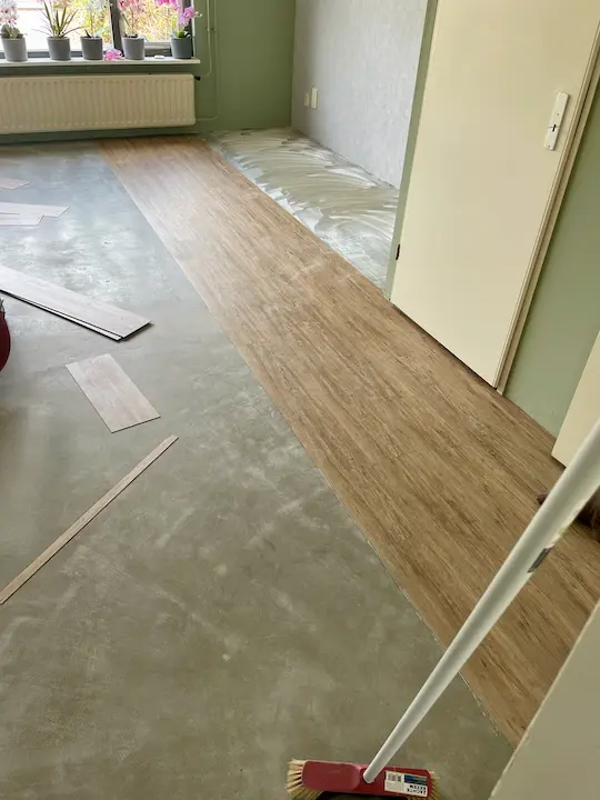 De eerste baan pvc, het begin van een mooie vloer!
